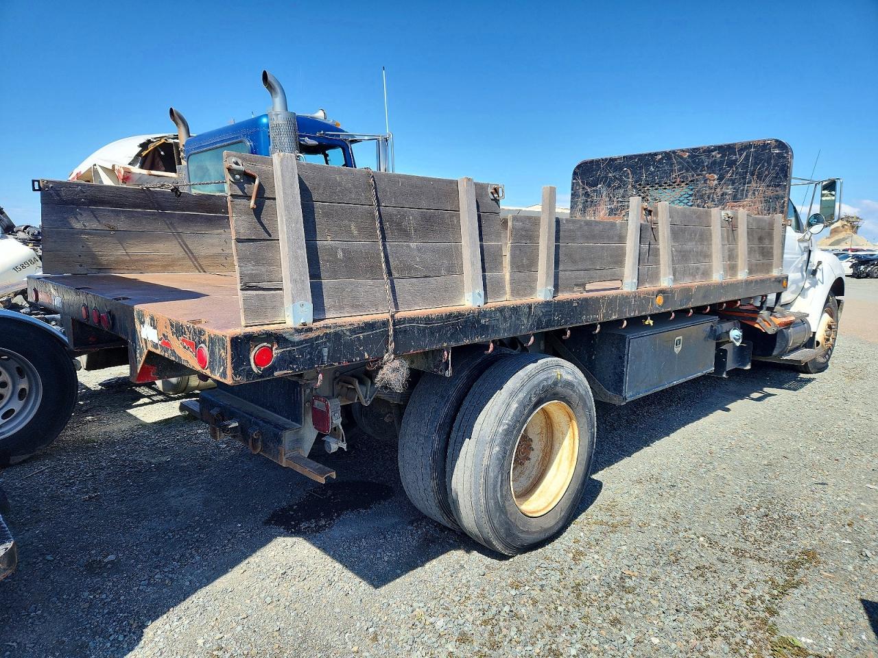 2013 Ford F750 Super Duty Flatbed Truck