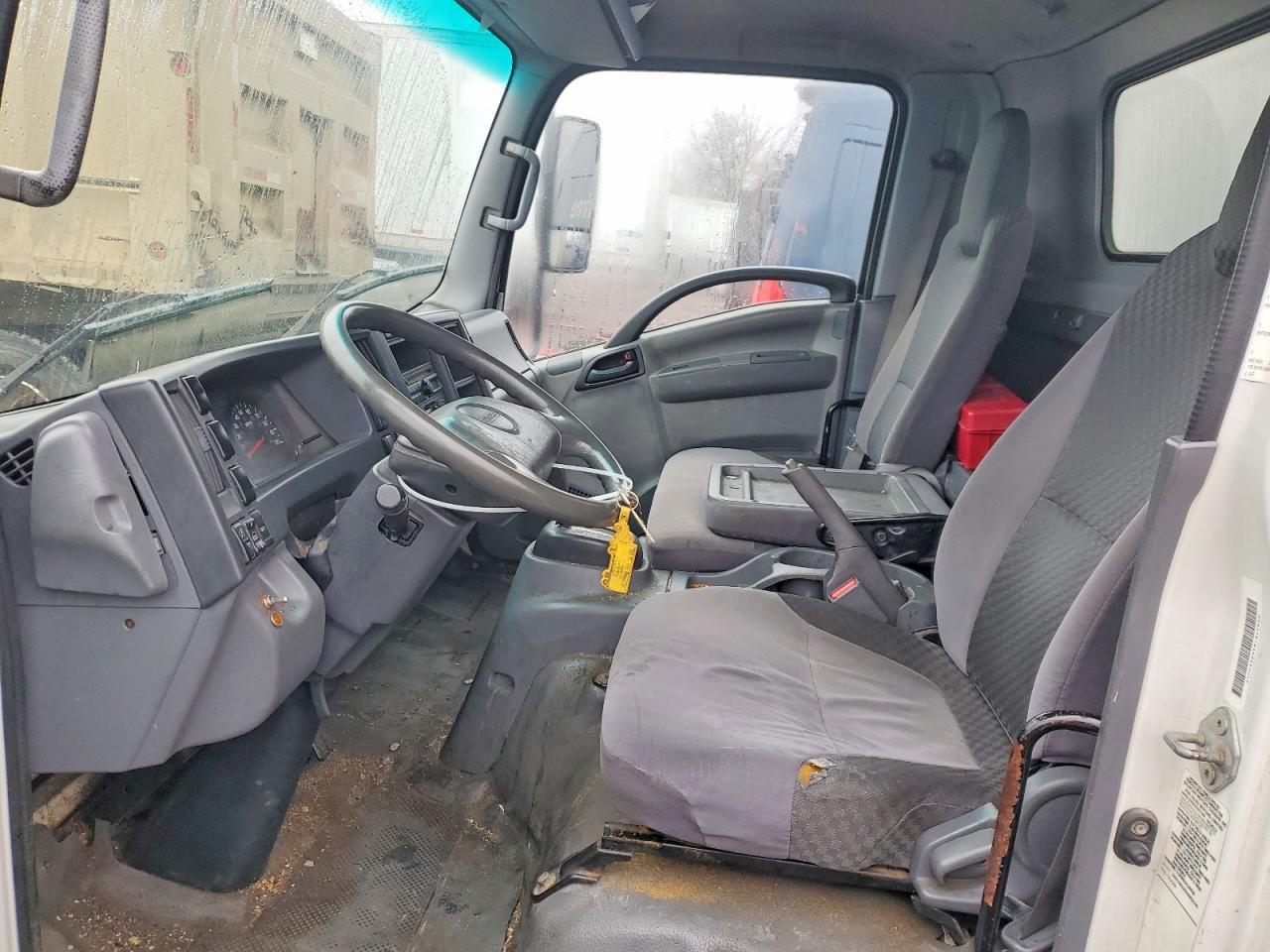 2013 Isuzu NPR HD BOX Truck