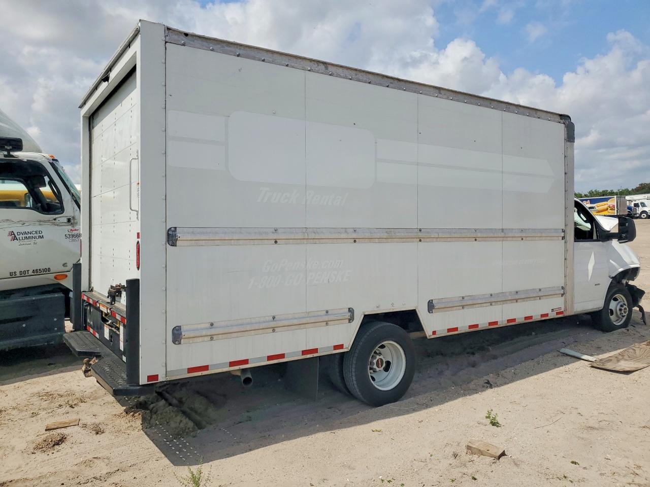 2023 GMC Savana BOX Truck