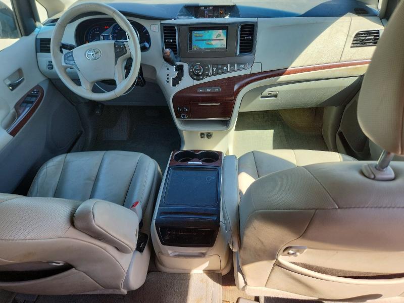 2014 Toyota Sienna xle 8-passenger