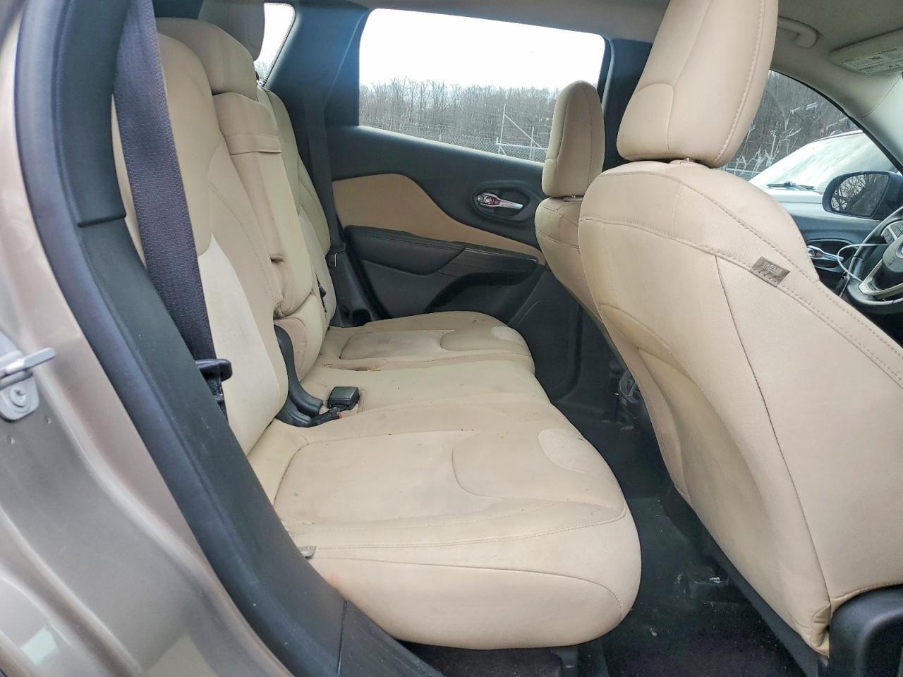2016 Jeep Cherokee Sport