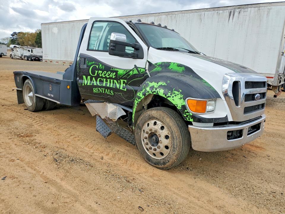 2009 Ford F650 Super Duty Flatbed Truck