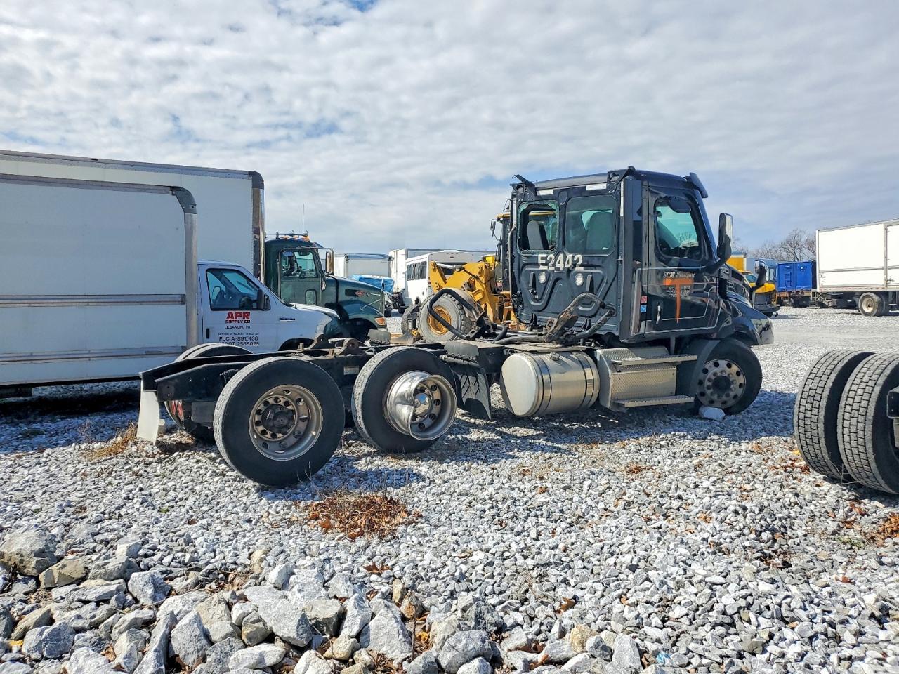 2022 Freightliner Cascadia 116 Truck Cab AND Chassis