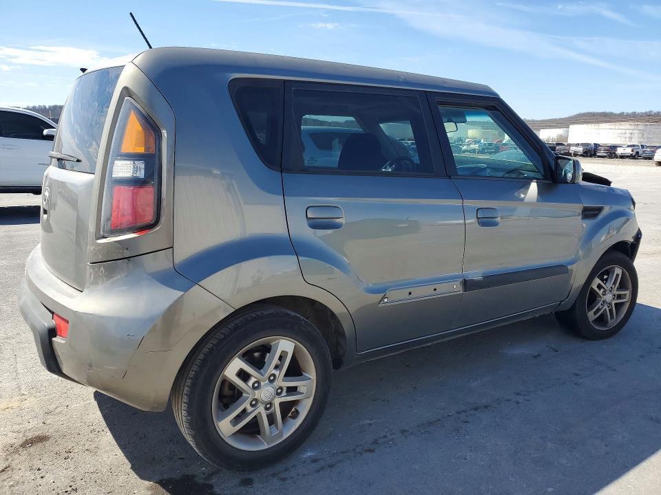 2010 KIA Soul +