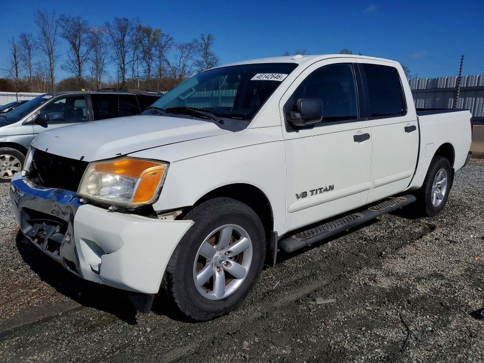 2013 Nissan Titan SV