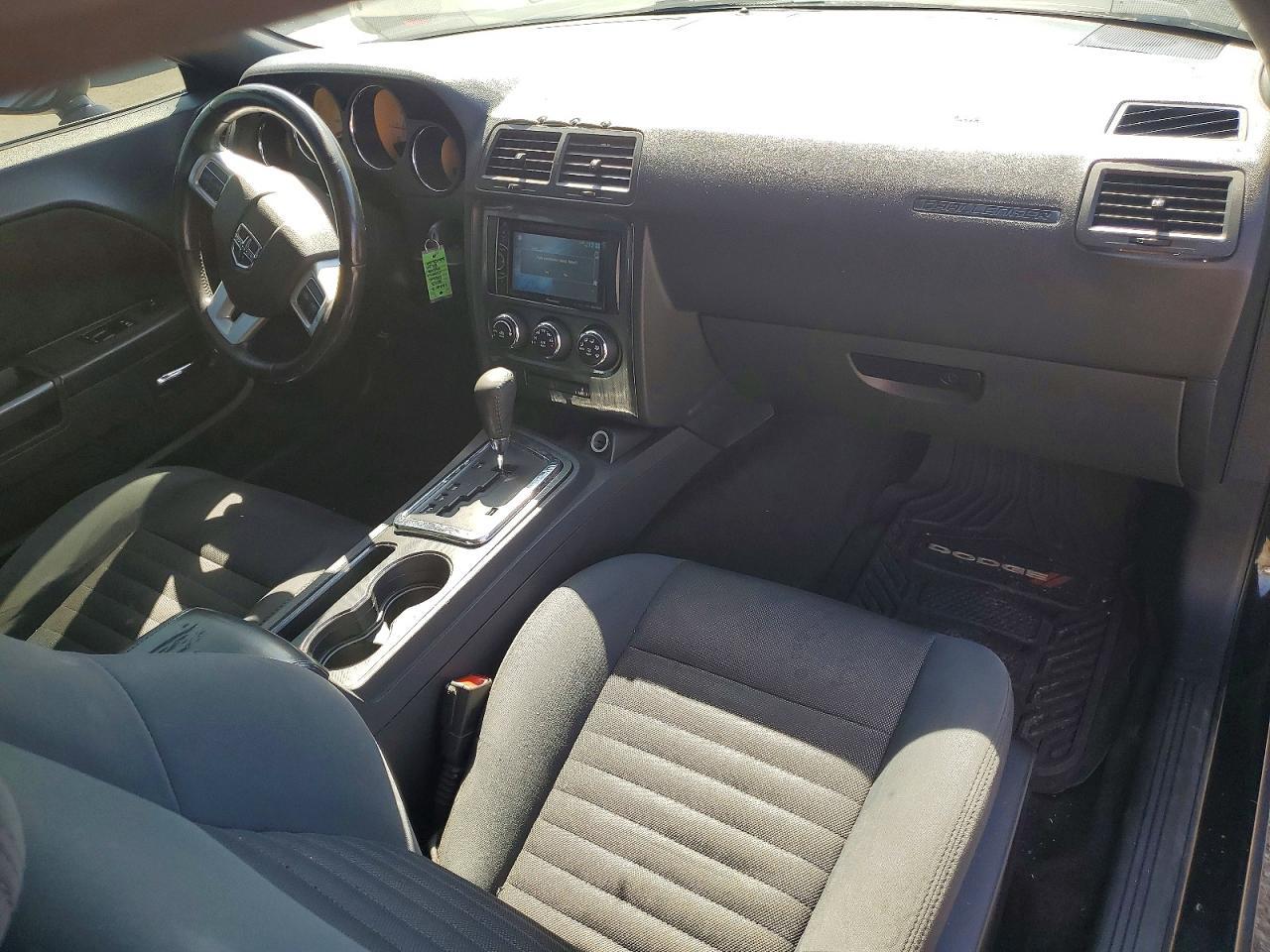 2013 Dodge Challenger sxt
