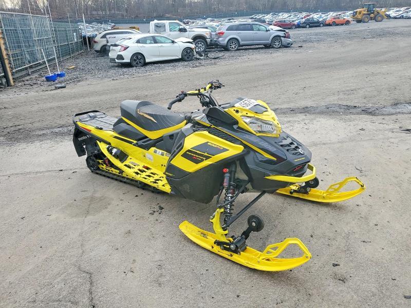 2021 Skidoo Snowmobile