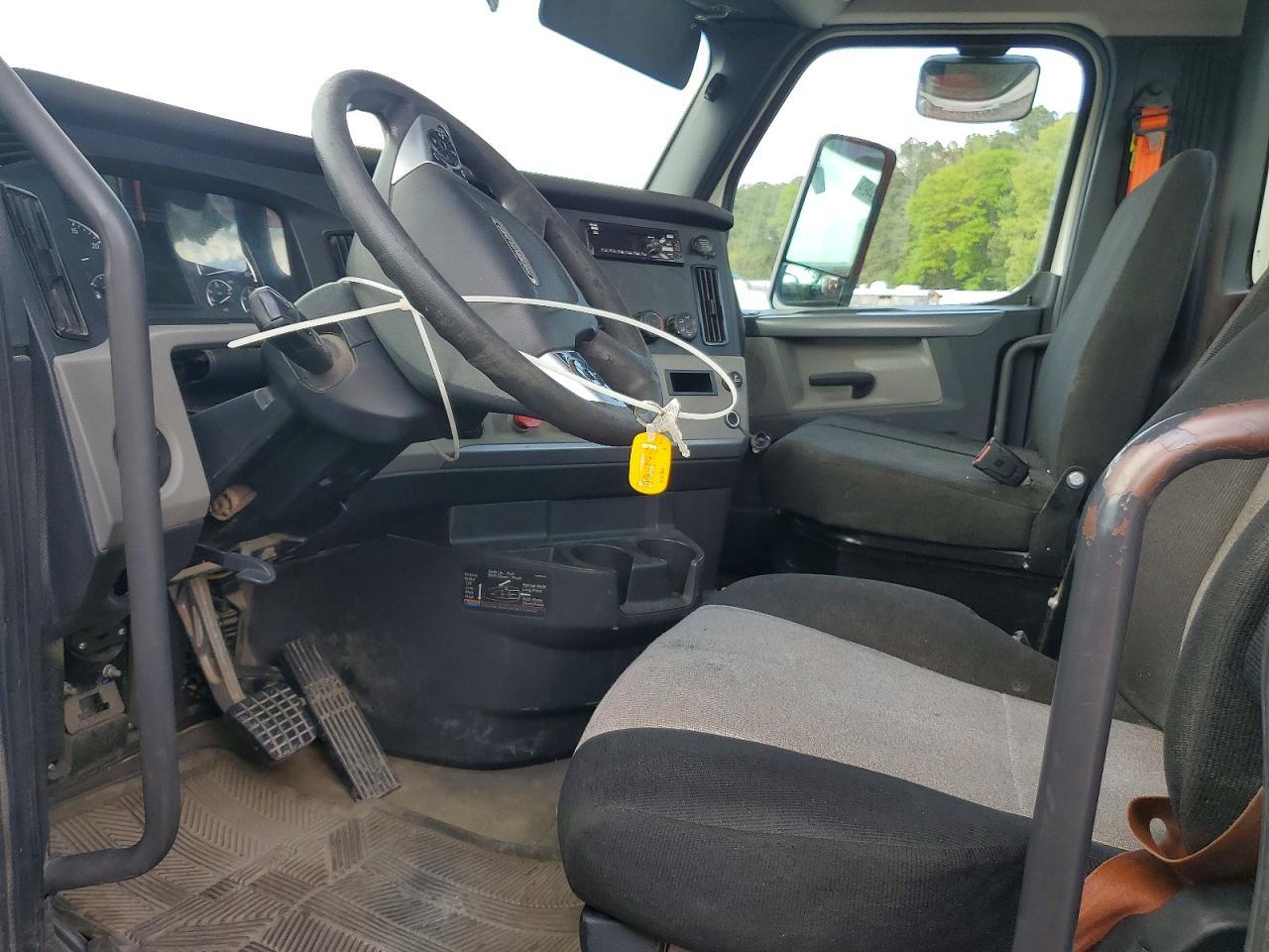 2020 Freigliner 2020 Freightliner Cascadia 126 Semi Truck
