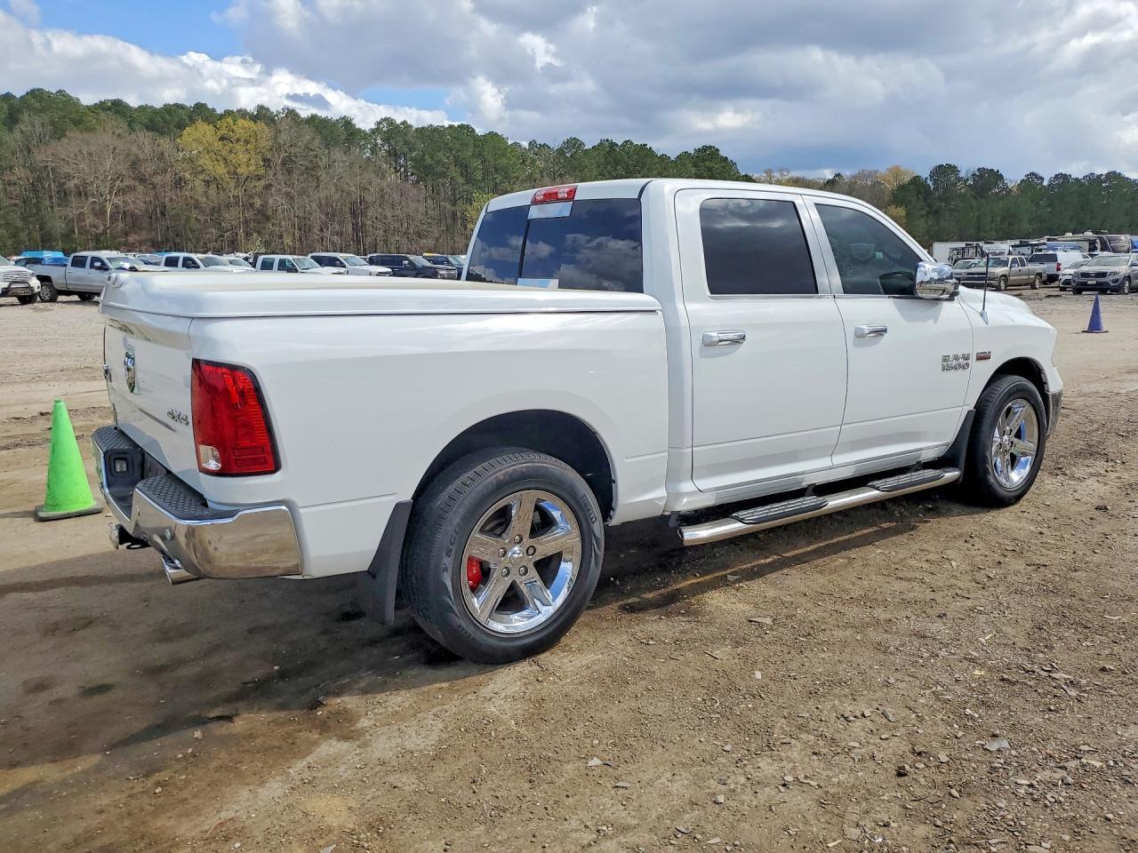 2016 Ram Trucks 1500 slt