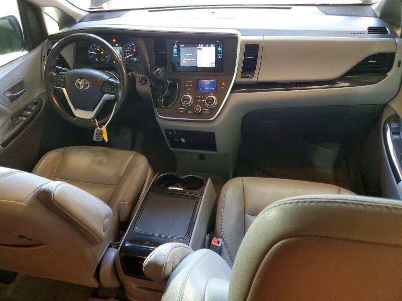 2017 Toyota Sienna xle 7-passenger