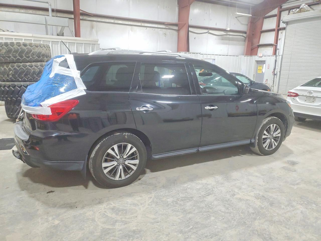 2017 Nissan Pathfinder sl
