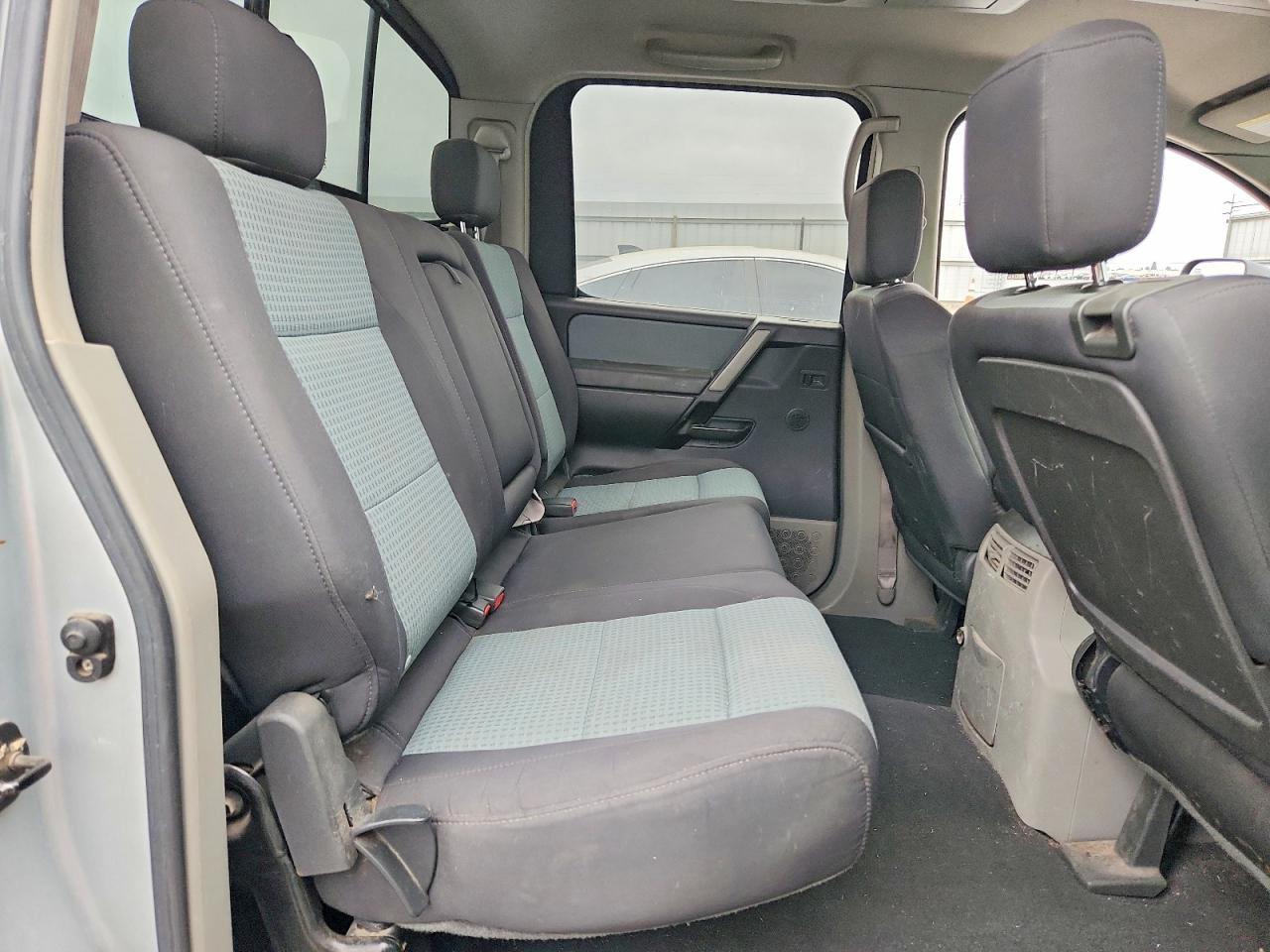 2004 Nissan Titan XE