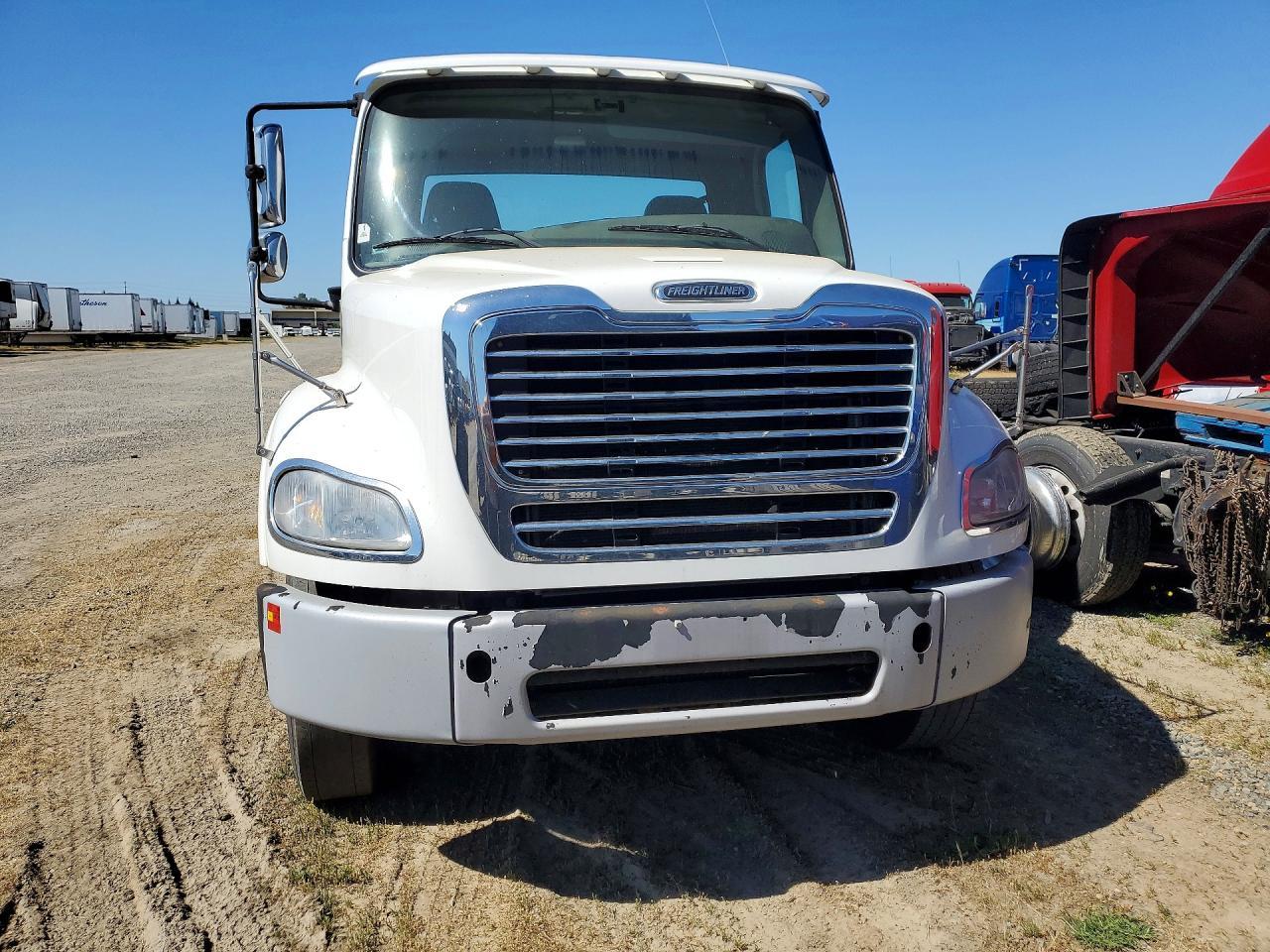 2019 Freightliner Business Class M2 Semi Truck