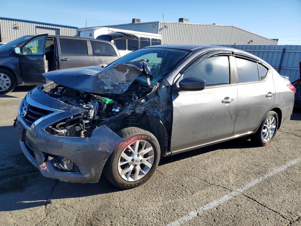 2018 Nissan Versa sv