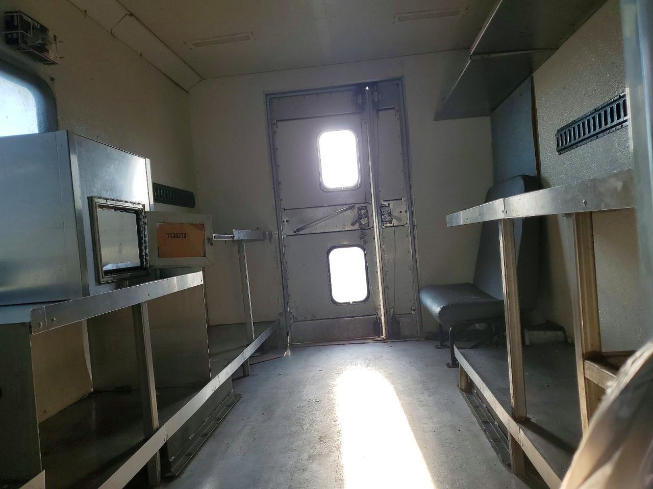 2010 Ford Econoline E350 Super Duty Cutaway Van