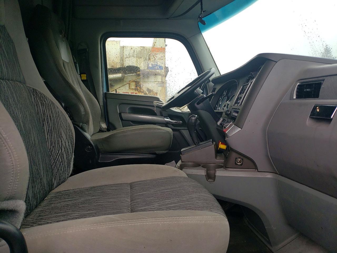 2016 Kenworth Construction T680