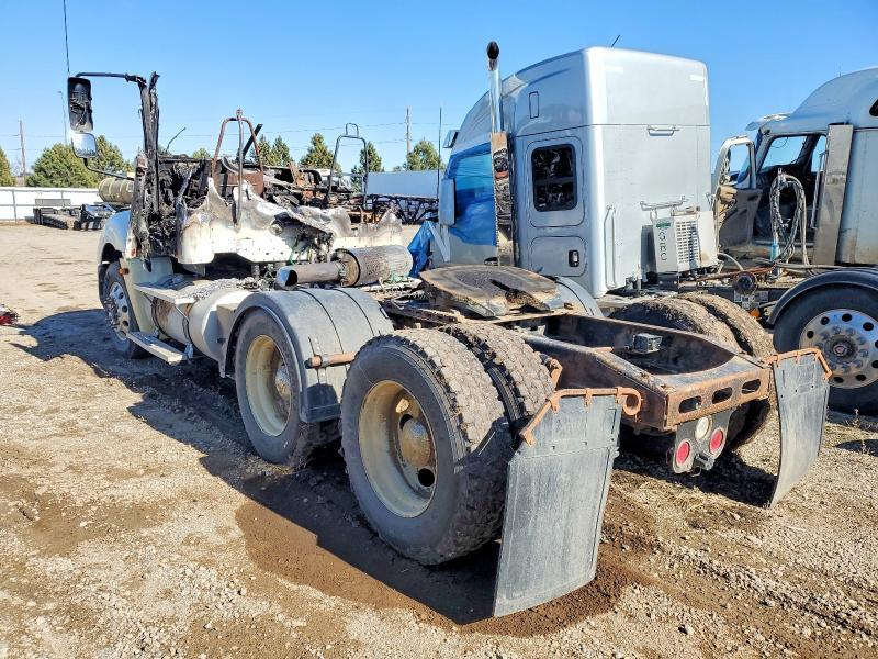 2005 Freightliner Conventional Columbia