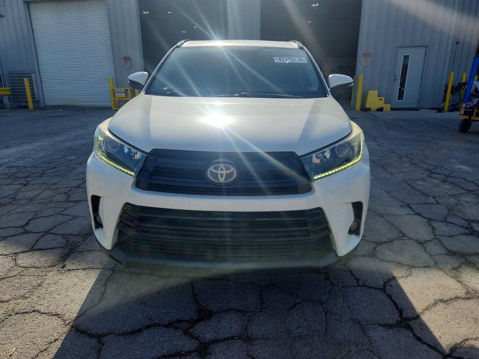 2019 Toyota Highlander se