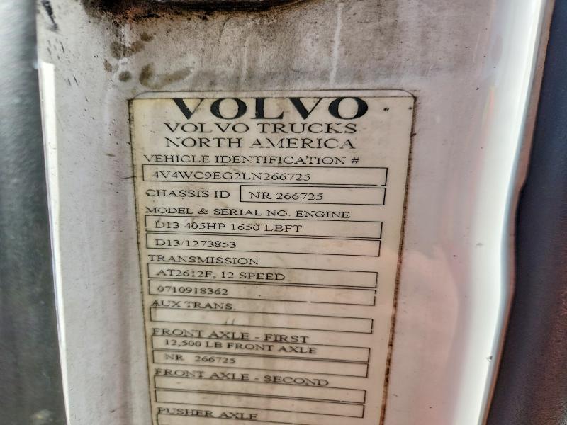2020 Volvo VNR Semi Truck