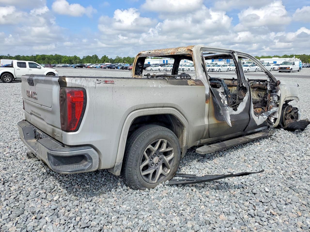 2022 GMC Sierra K1500 SLT