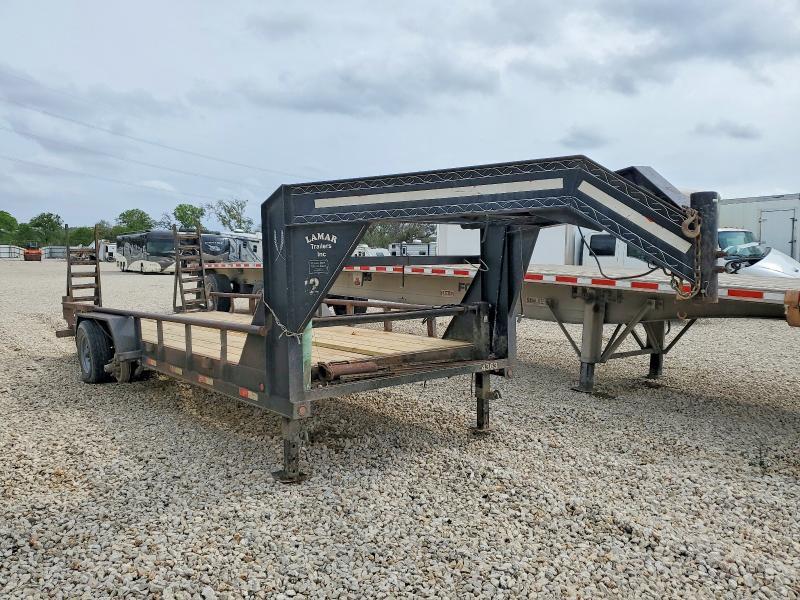 2010 Lamar Trailers Trailer