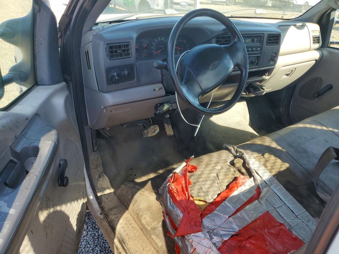 1999 Ford F450 Super Duty Flatbed Truck