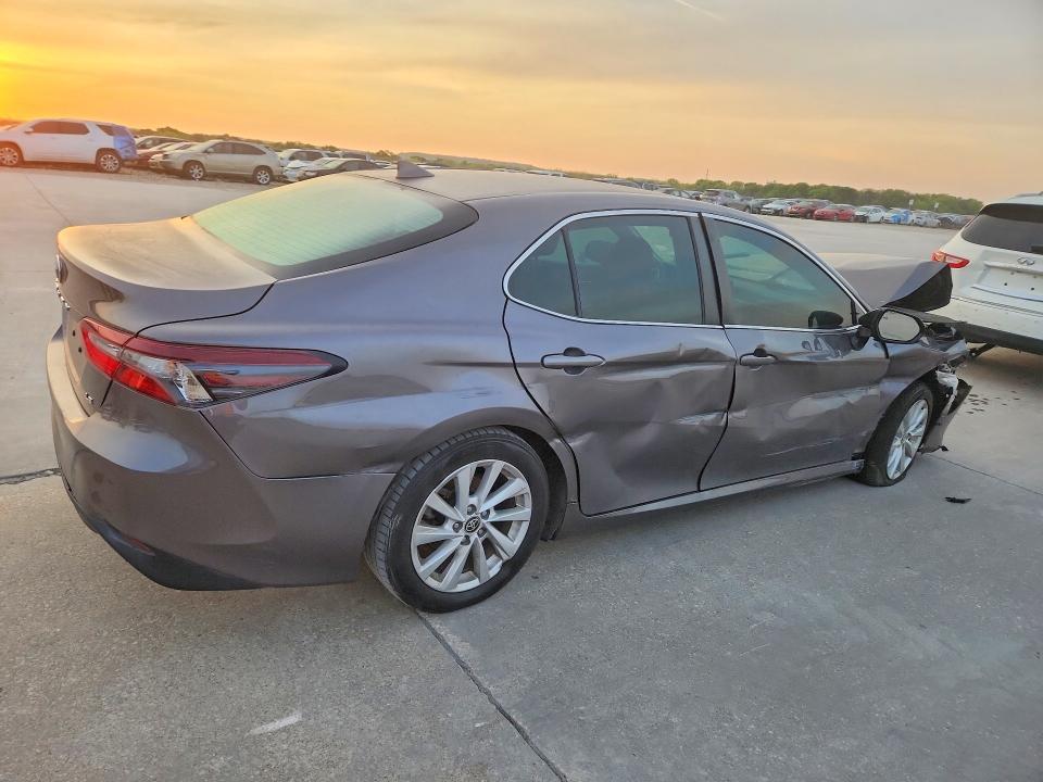 2023 Toyota Camry le