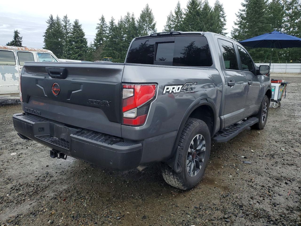2024 Nissan Titan SV