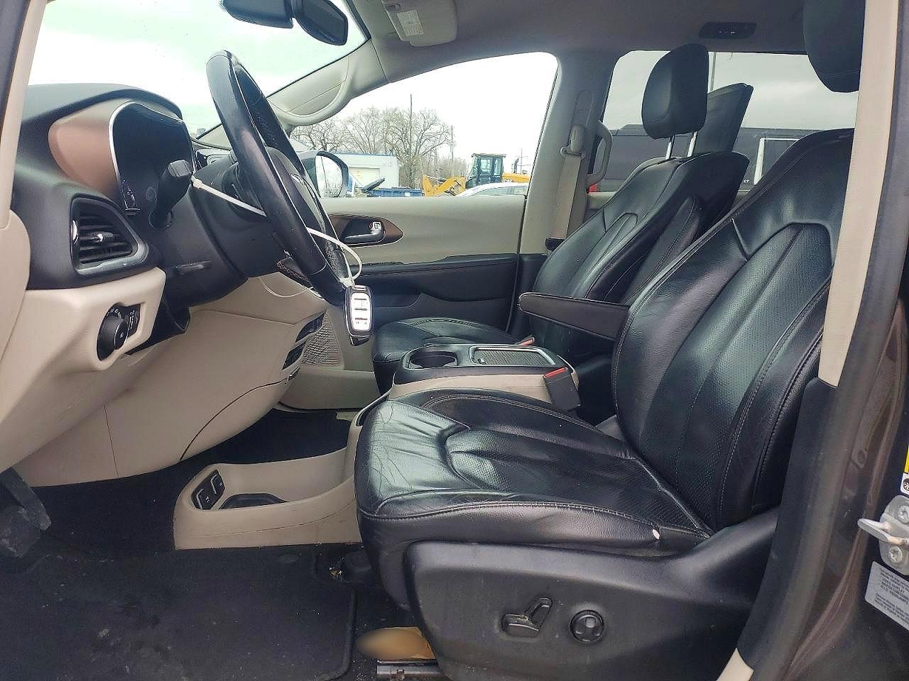 2017 Chrysler Pacifica Touring l Plus