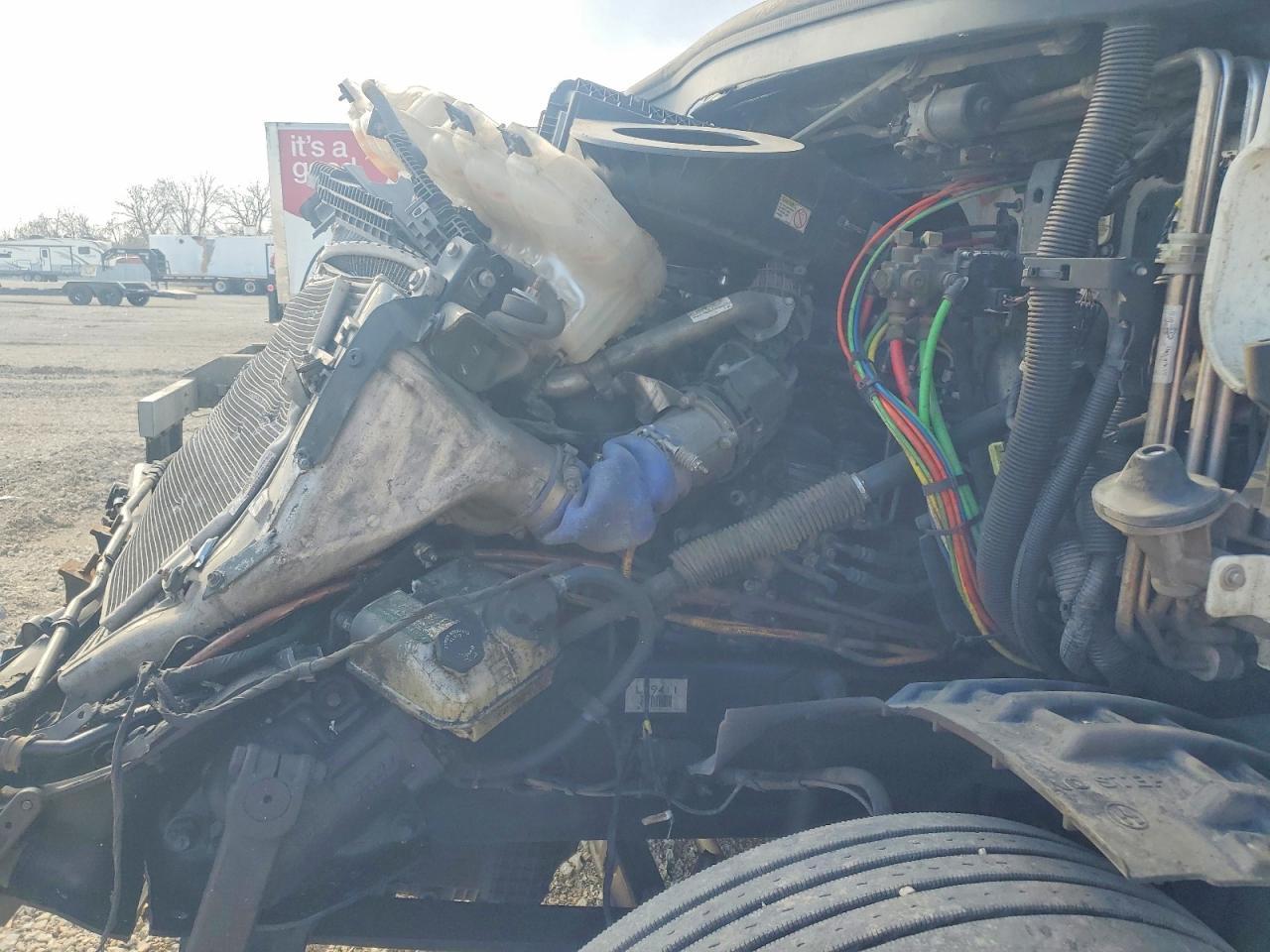 2020 Freigliner 2020 Freightliner Cascadia 126 Semi Truck