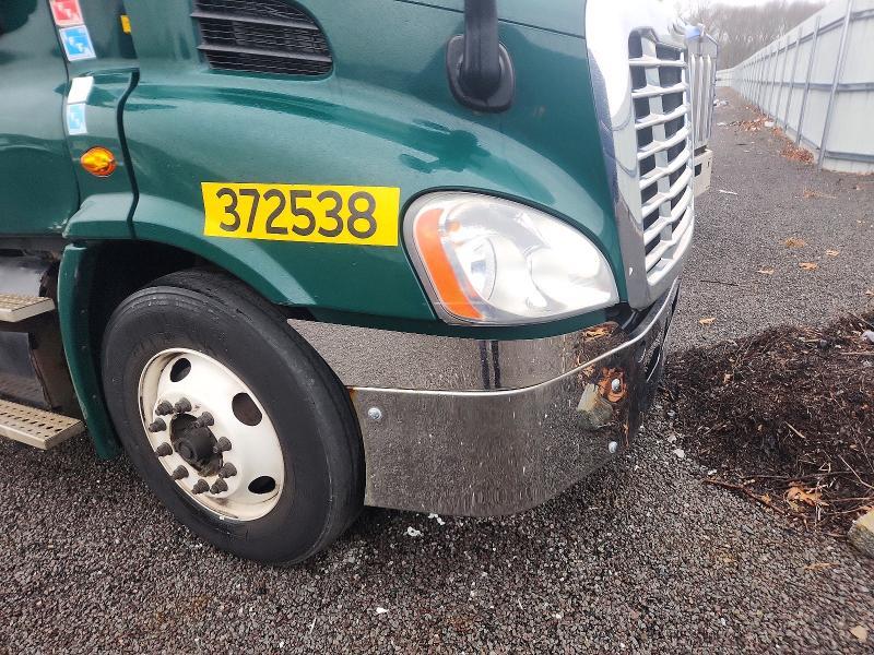 2018 Freigliner 2018 Freightliner Cascadia 113 Semi Truck
