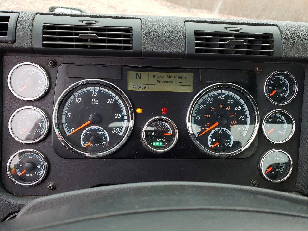 2017 Freightliner Cascadia 1-Semi Truck