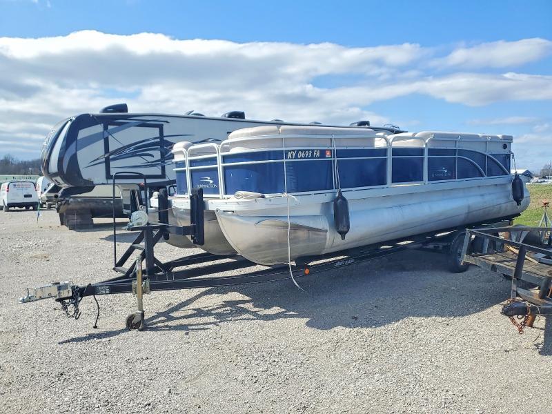 2014 Bennington Marine 24slx epp Tritoon-boat