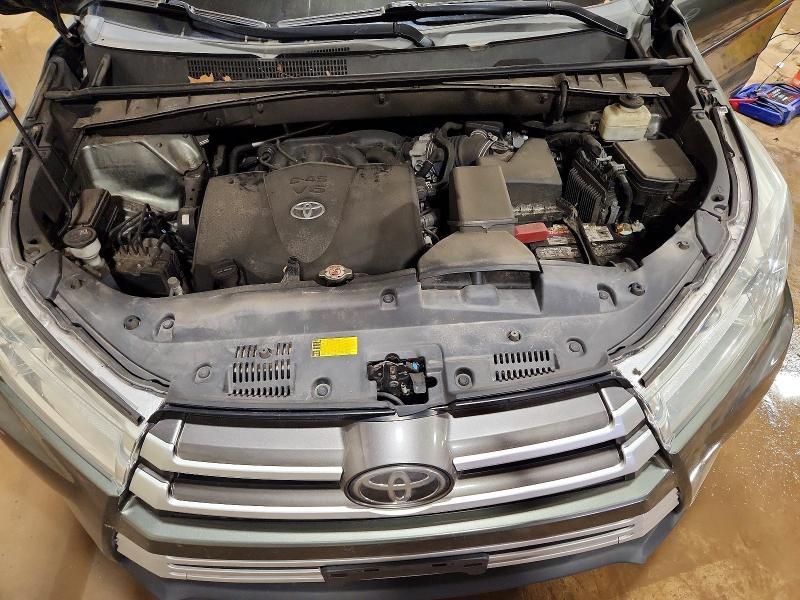 2017 Toyota Highlander le