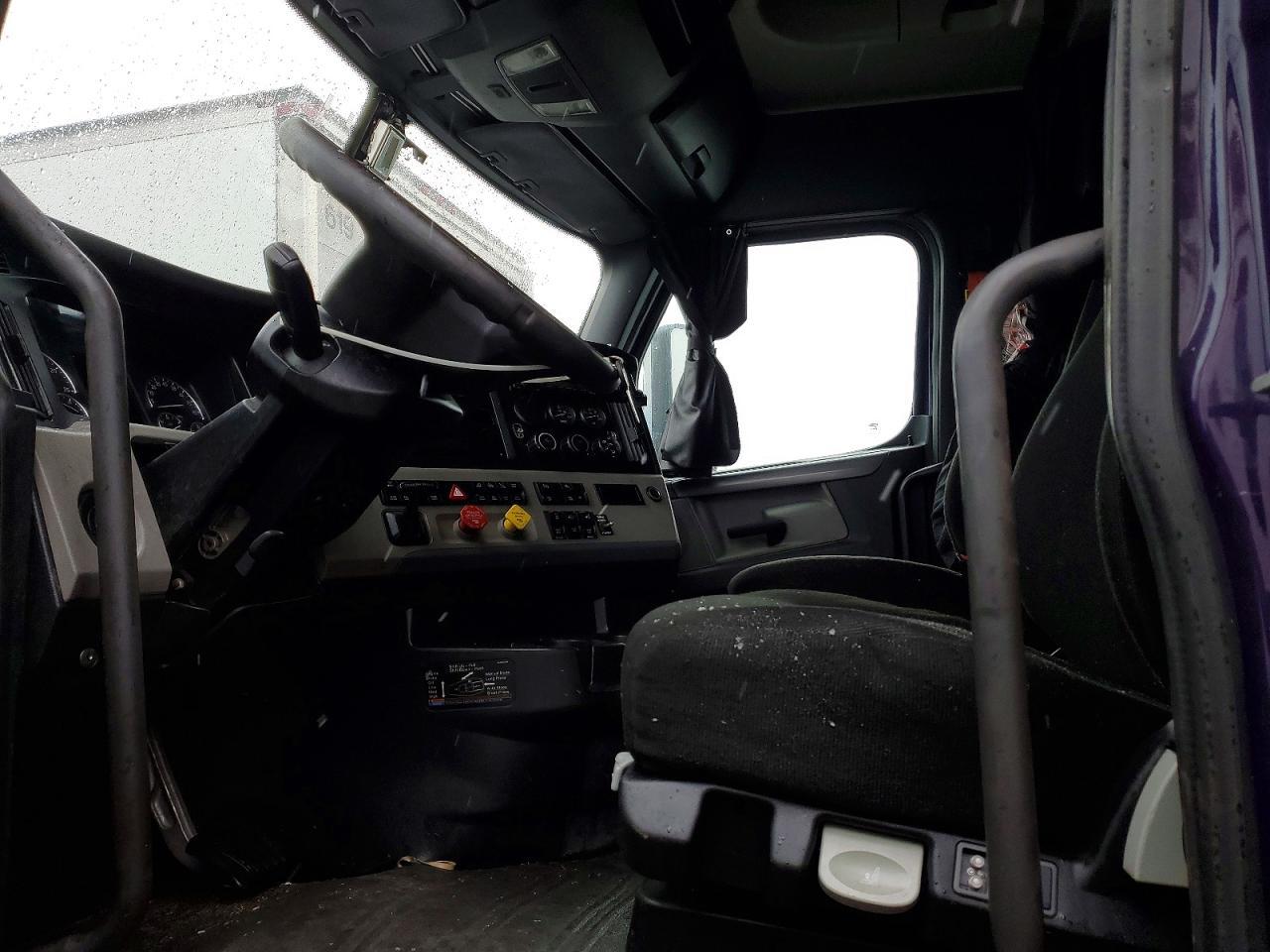 2019 Freightliner Cascadia 126 Semi Truck