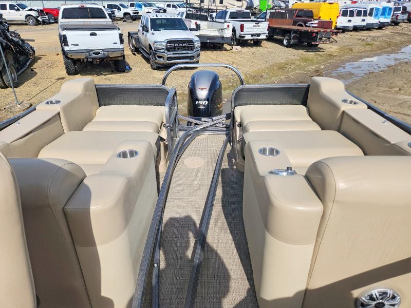 2016 Manitowoc 2016 Manitou Boat-Pontoon Boat
