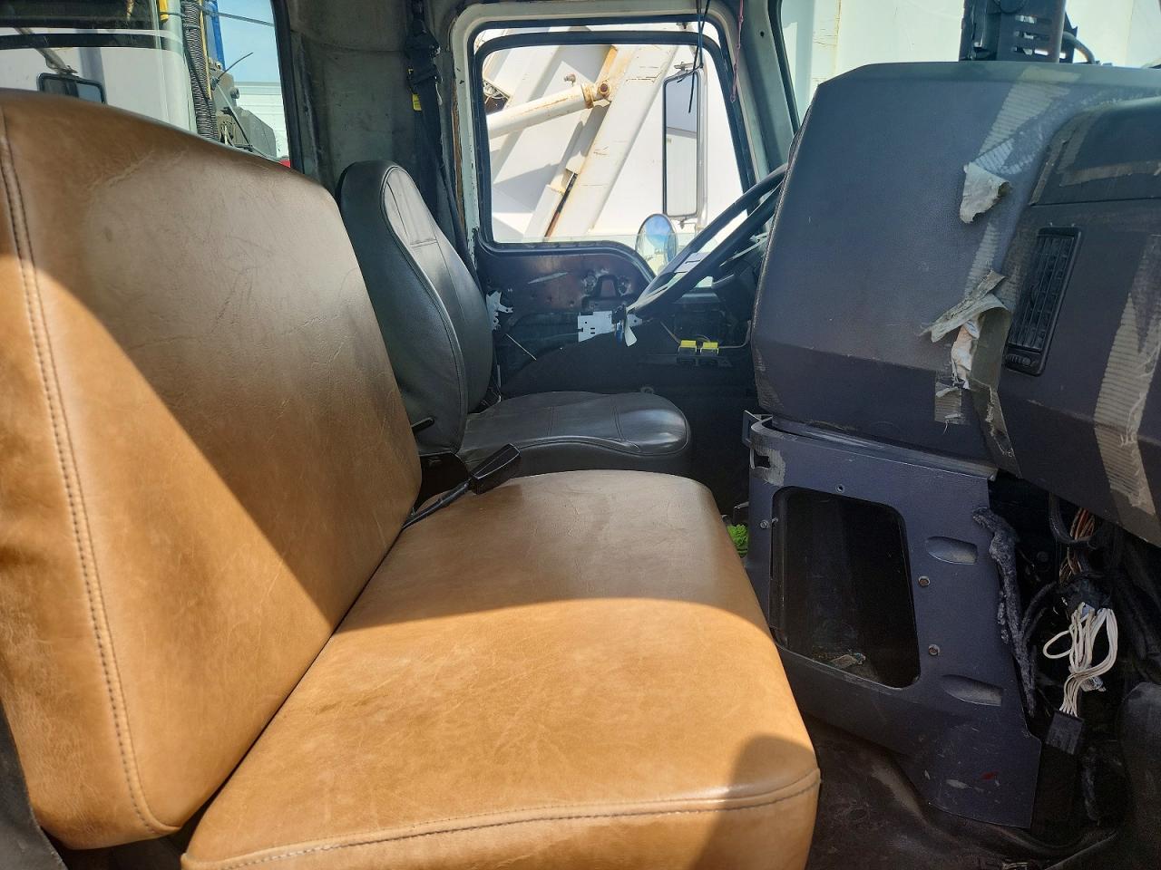 2012 Mack 700 GU700