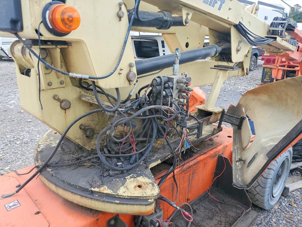 2010 JLG E400AJP Boom Lift