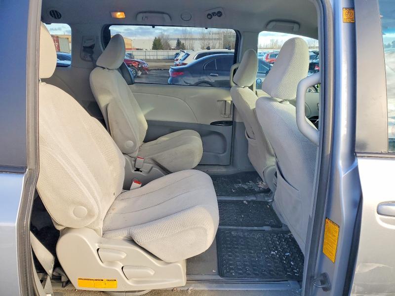 2012 Toyota Sienna le 7-passenger