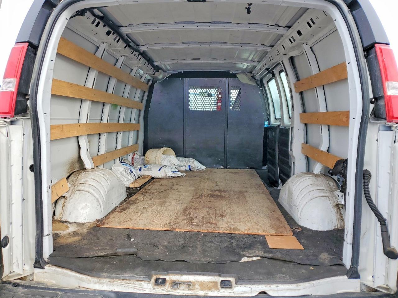 2023 Chev Rolet Express 2500 Cargo Delivery van