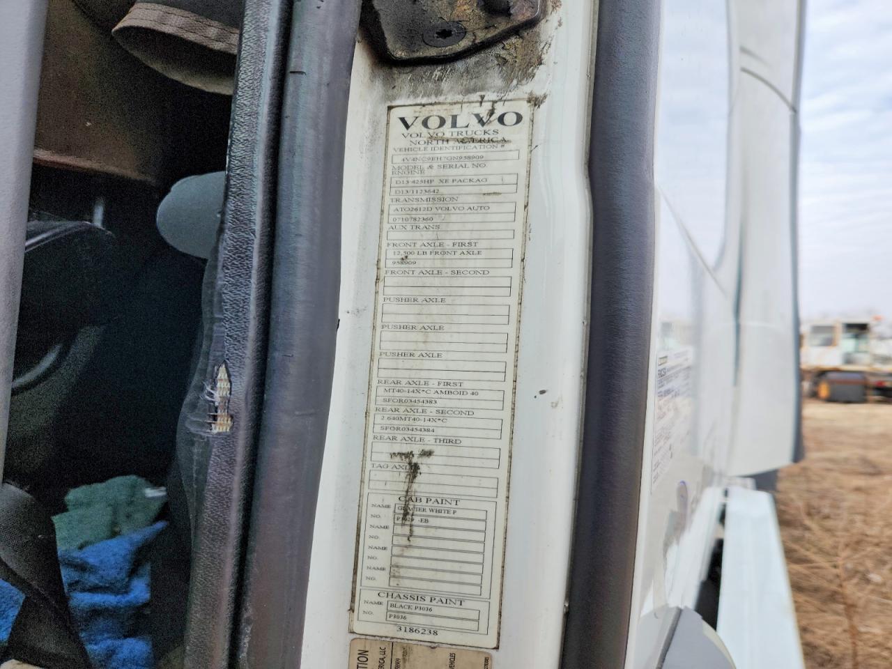 2016 Volv O VNL Semi Truck