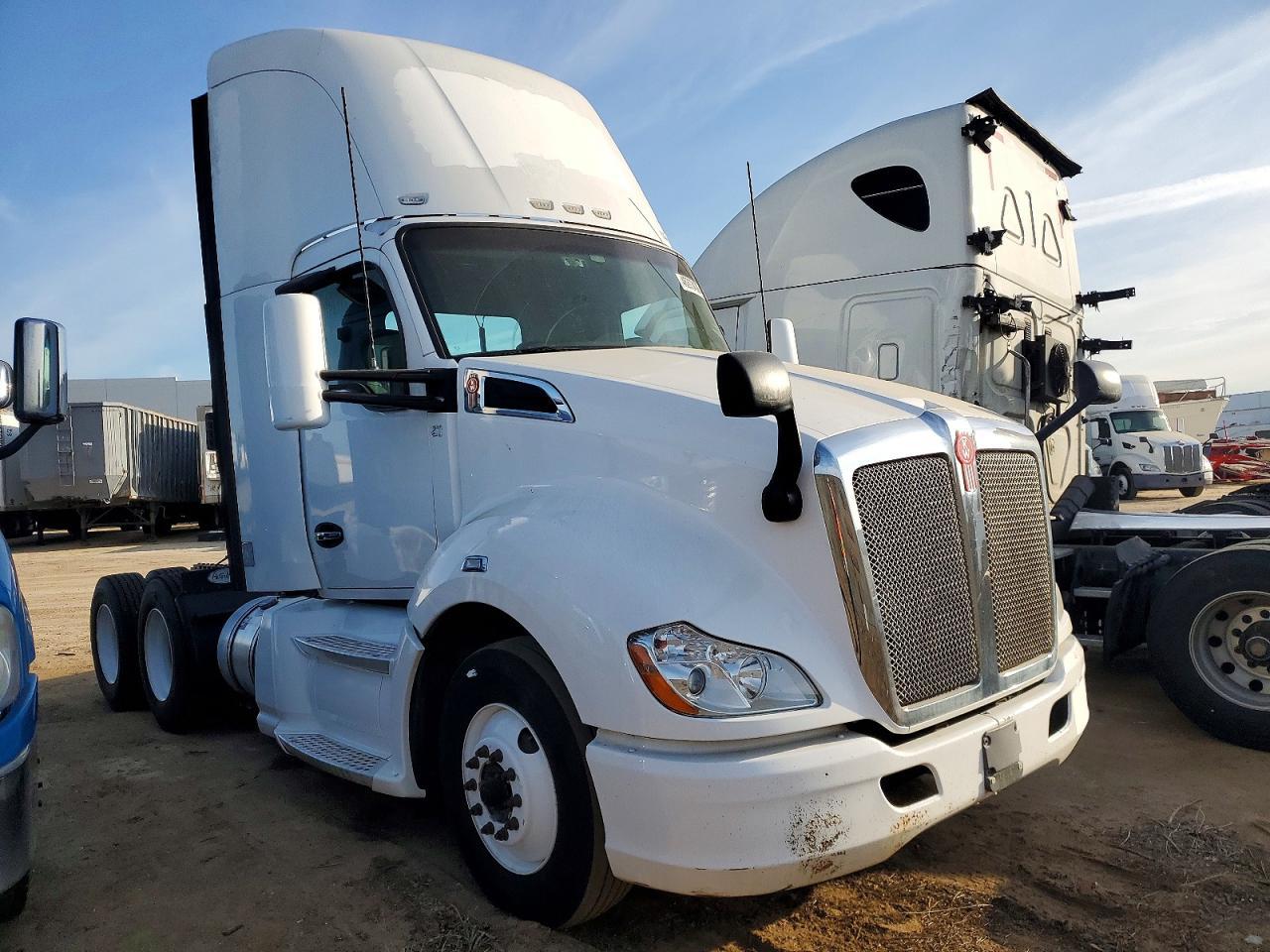 2015 Kenworth Construction T680