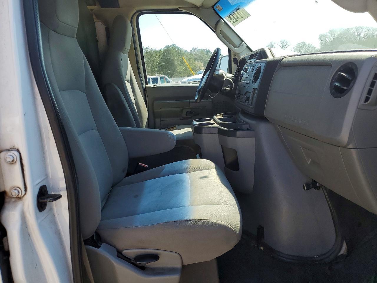 2009 Ford E250 Delivery van