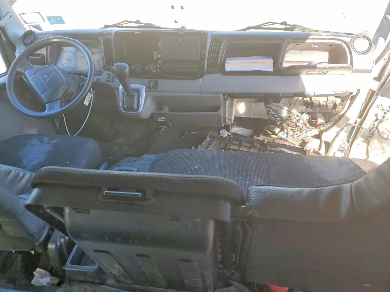 2019 Mitsubishi FE160 BOX Truck