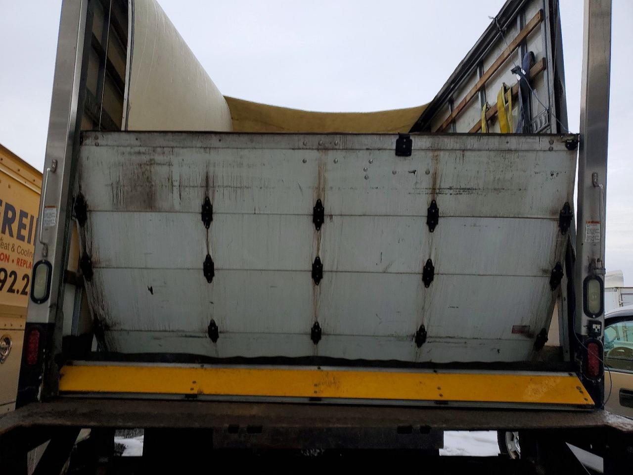 2017 Freightliner Business Class M2 BOX Truck