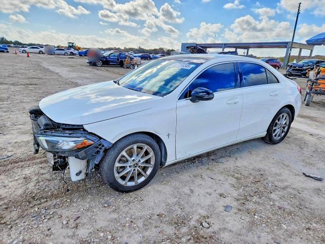 2021 Mercedes-Benz A 220