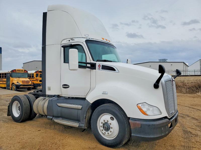 2016 Kenworth T680 Semi Truck