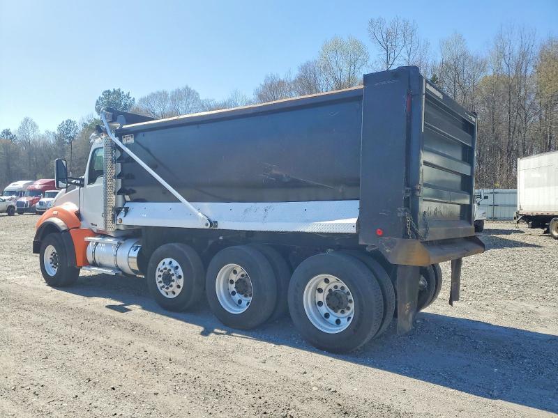 2016 Kenworth Constructi-Dump Truck