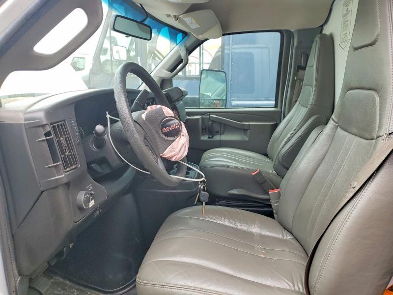 2022 GMC Savana BOX Truck