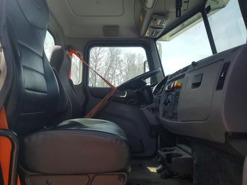 2017 Peterbilt 348 Semi Truck
